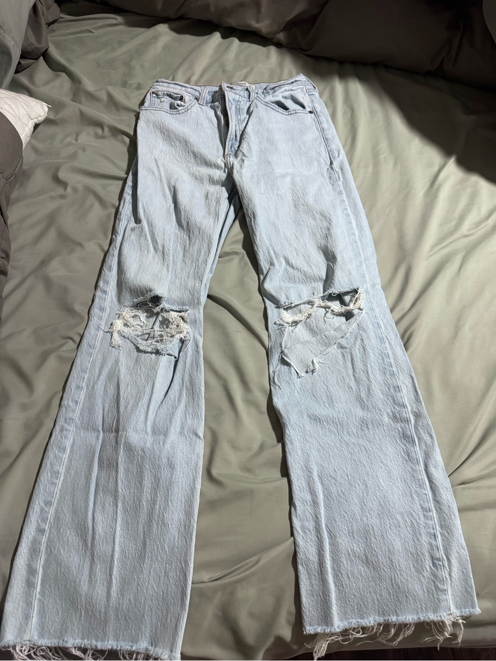 Abercrombie & Fitch 90’s Relaxed Ripped Jean High Rise